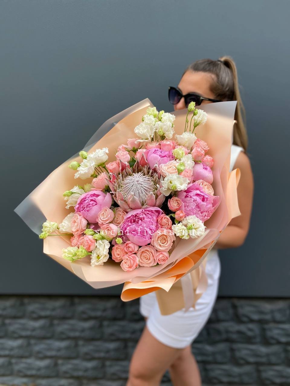 школьный выпускной букет в местной флористической студии