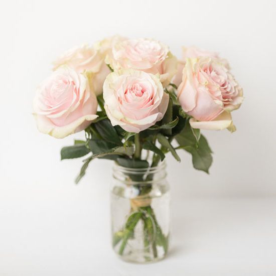 сортовые розы в местной флористической студии в Новочеркасске