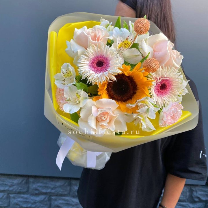 Букет с подсолнухом "Елоу" в Новочеркасске