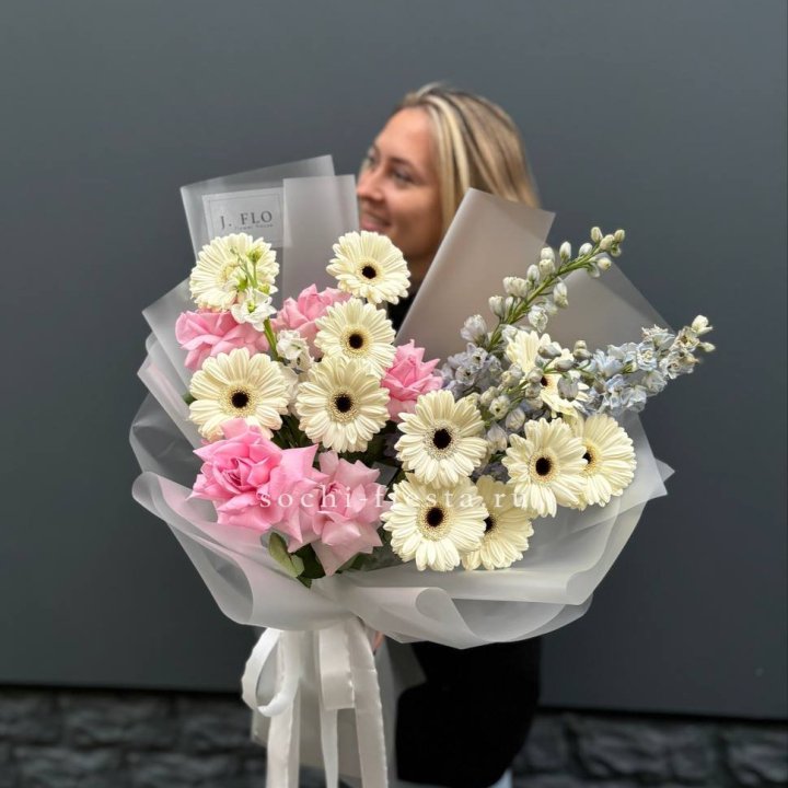 Букет роз и гербер в Новочеркасске