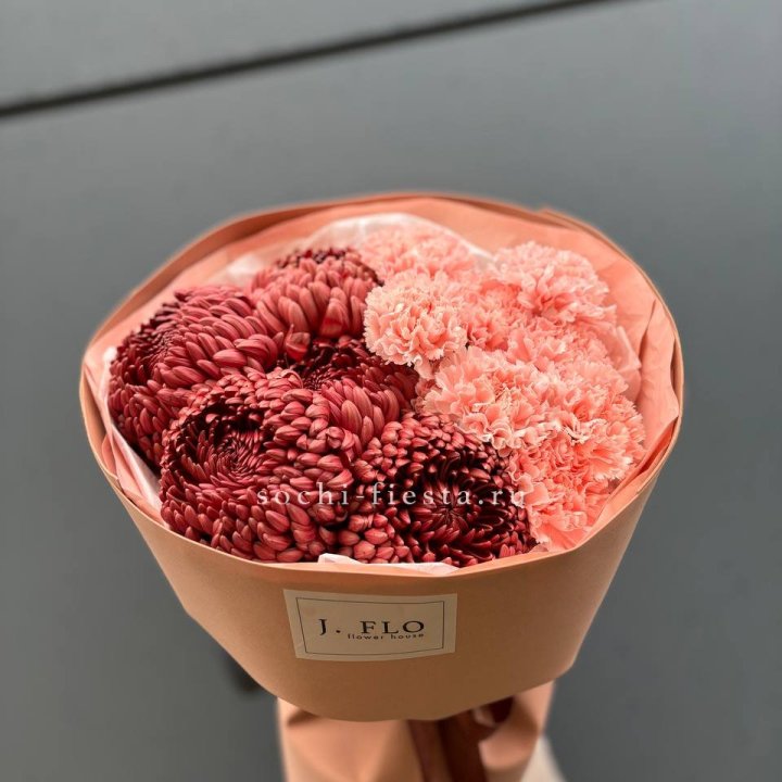 Букет хризантем и диантусов  в Новочеркасске