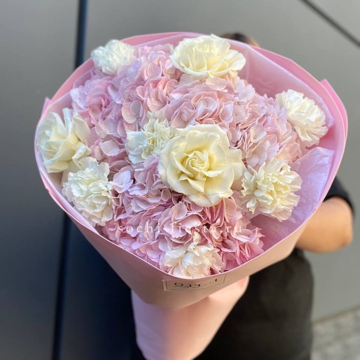  Букет гортензий и роз  в Новочеркасске