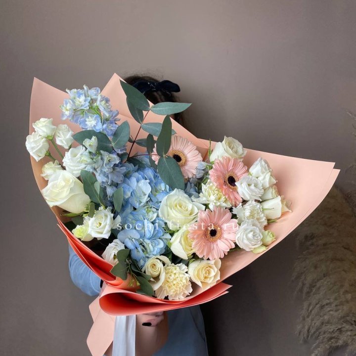  Букет гортензии и роз "Валенсия" в Новочеркасске