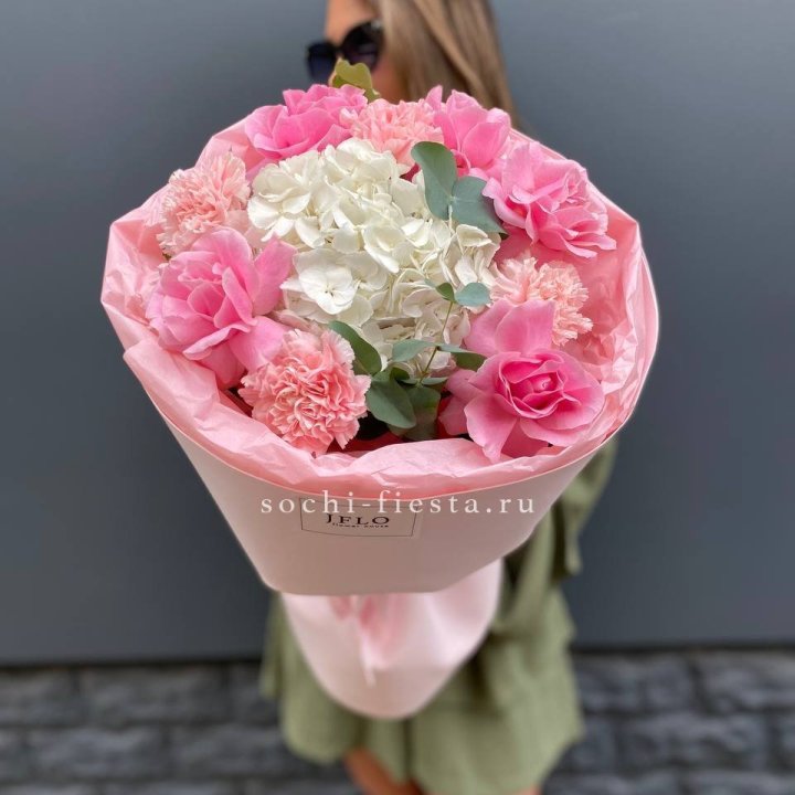  Букет роз и гортензии "Навола" в Новочеркасске