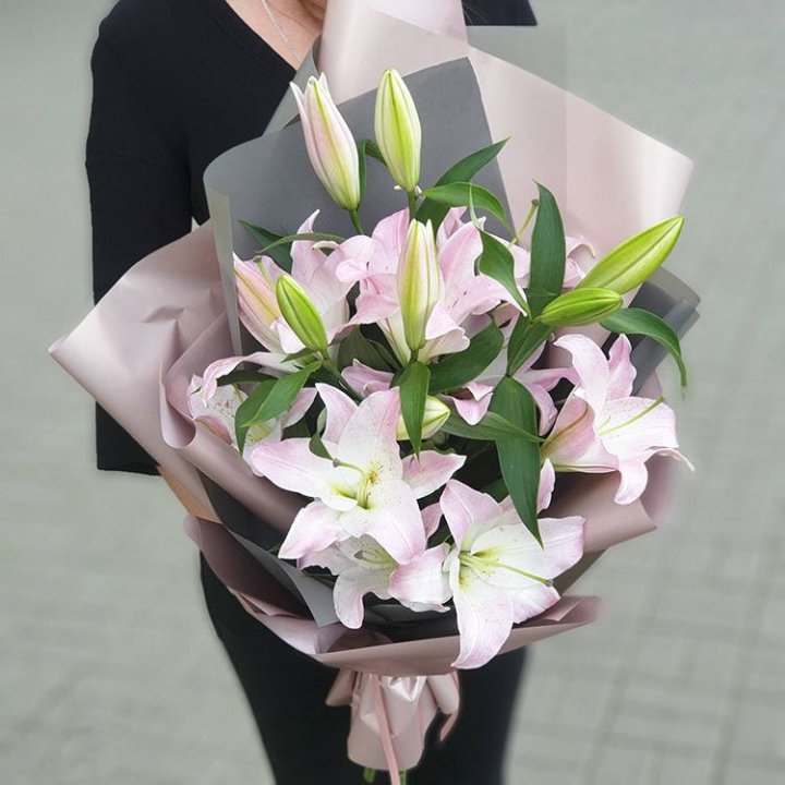 Букет розовых лилий в Новочеркасске