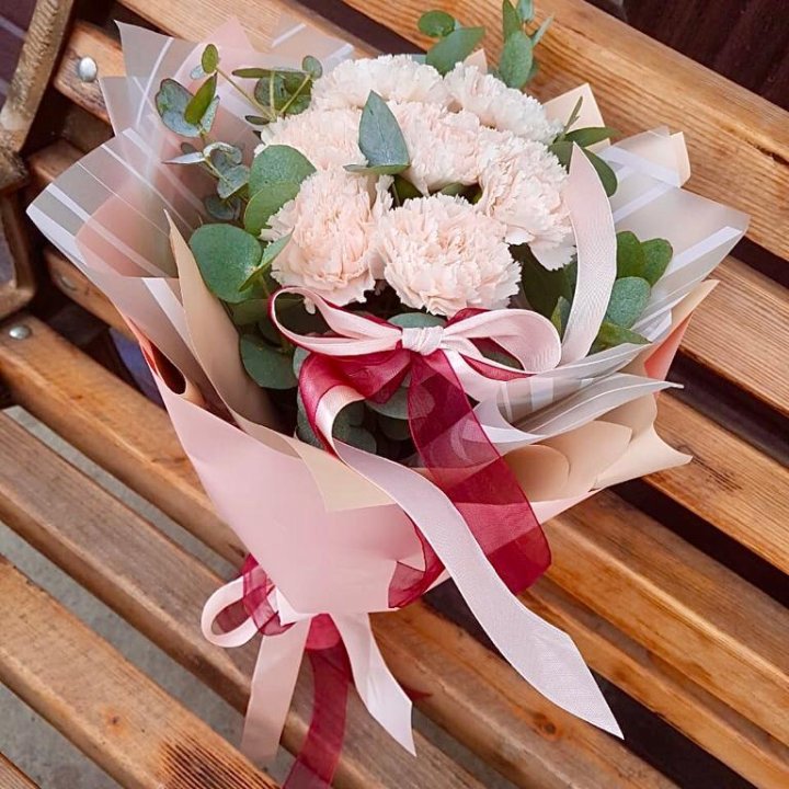 Диантусы с эвкалиптом в Новочеркасске