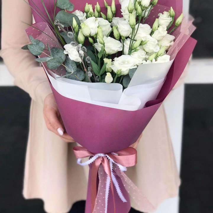 Эустомы с эвкалиптом в Новочеркасске