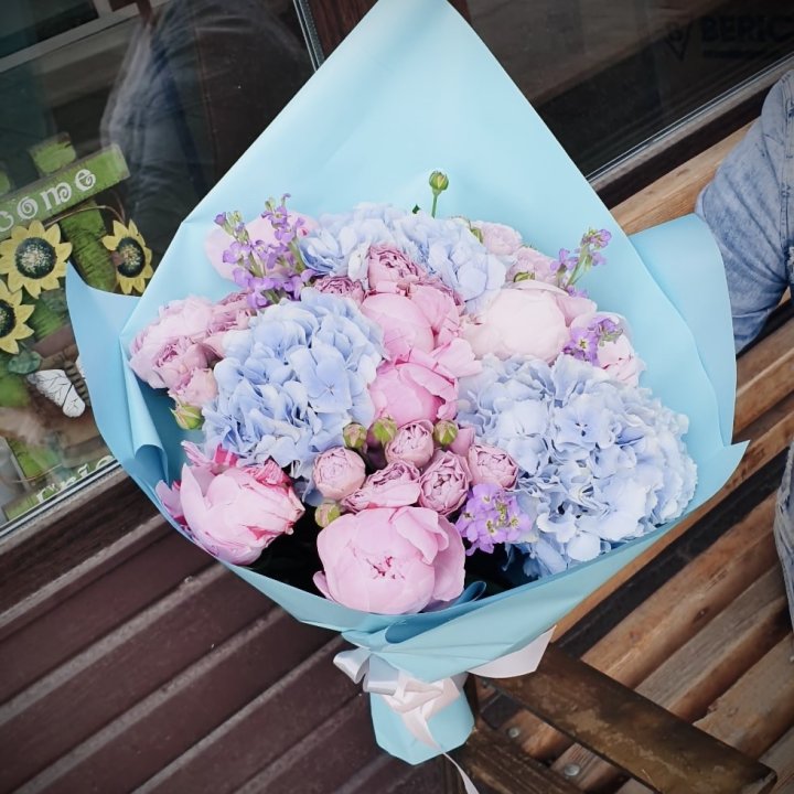 Букет с гортензиями "Блубери" в Новочеркасске