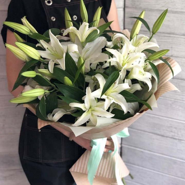 Букет белых лилий в Новочеркасске