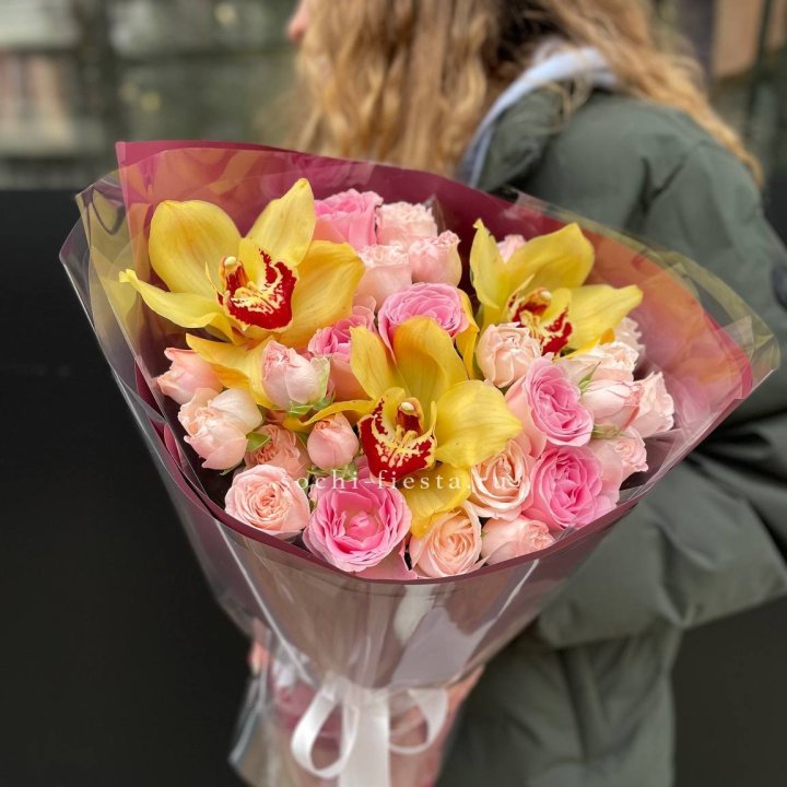  Букет орхидей и роз Есенья в Новочеркасске