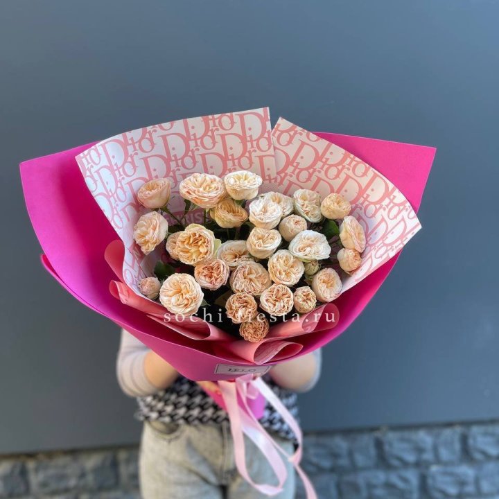 9 пионовидных роз в Новочеркасске