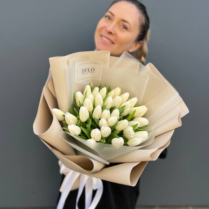 35 белых тюльпанов в Новочеркасске