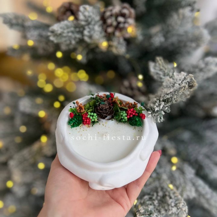 Свеча ароматическая в гипсе Руки с шишкой в Новочеркасске