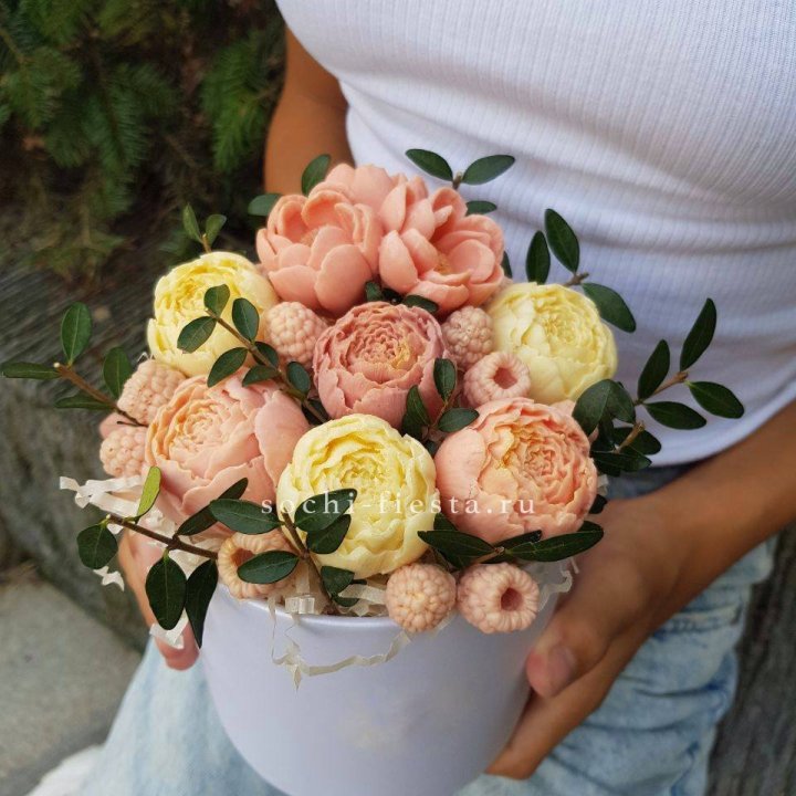 Шоколадный букет с ягодами в Новочеркасске