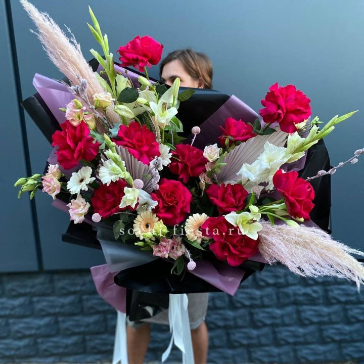Дизайнерский букет Ред в Новочеркасске