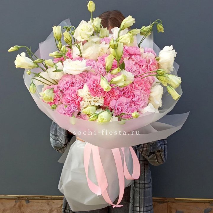 Букет из эустом и диантусов  в Новочеркасске