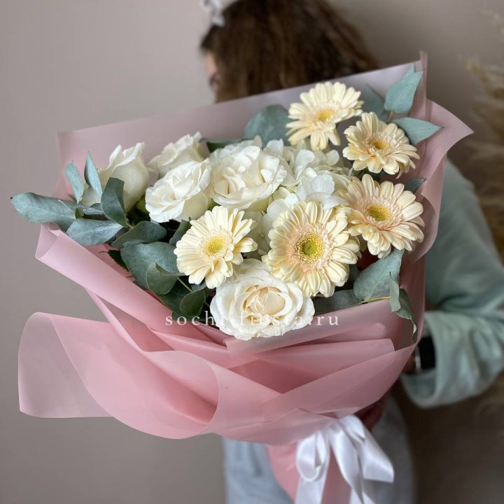 Букет роз, гортензии, гербер  в Новочеркасске