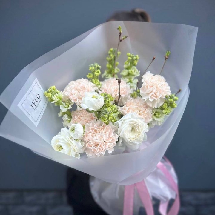 Букет маттиолы и ранункулюсов  в Новочеркасске