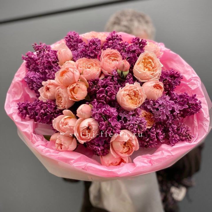  Дуо букет из кустовых роз и сирени в Новочеркасске