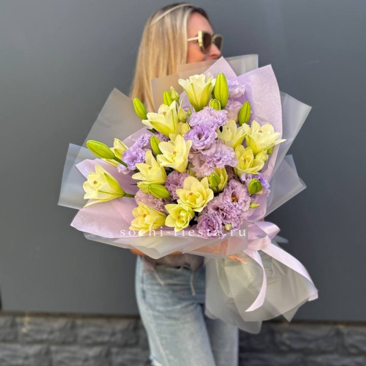  Букет лилий и эустом в Новочеркасске