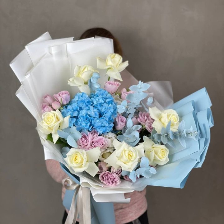 Дизайнерский букет "Блю скайфорт" в Новочеркасске