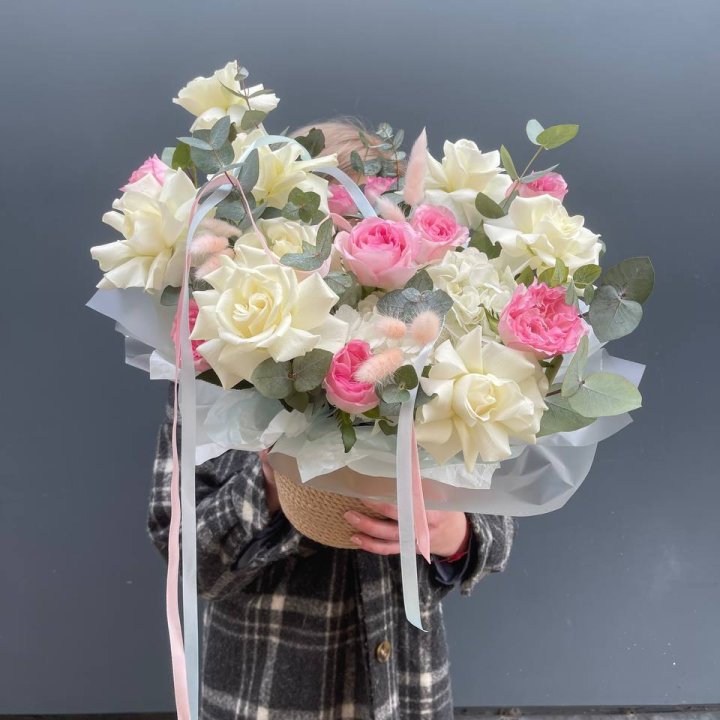 Кашпо с розами в Новочеркасске