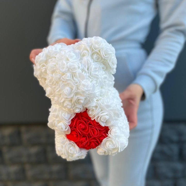 Медведь с красным седцем в Новочеркасске