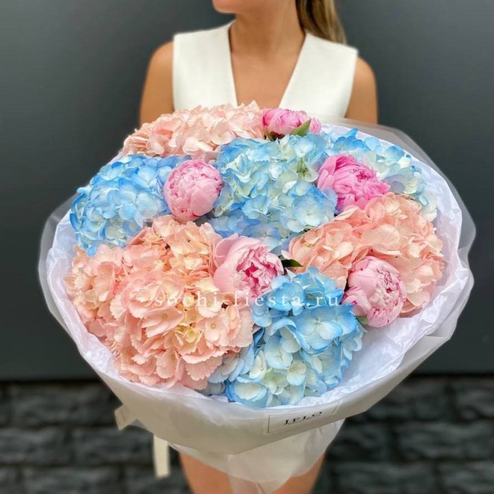 Дуобукет гортензии с пионами  в Новочеркасске