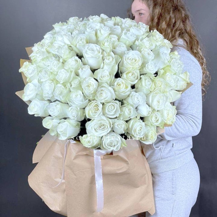 101 белая высокая импортная роза в Новочеркасске