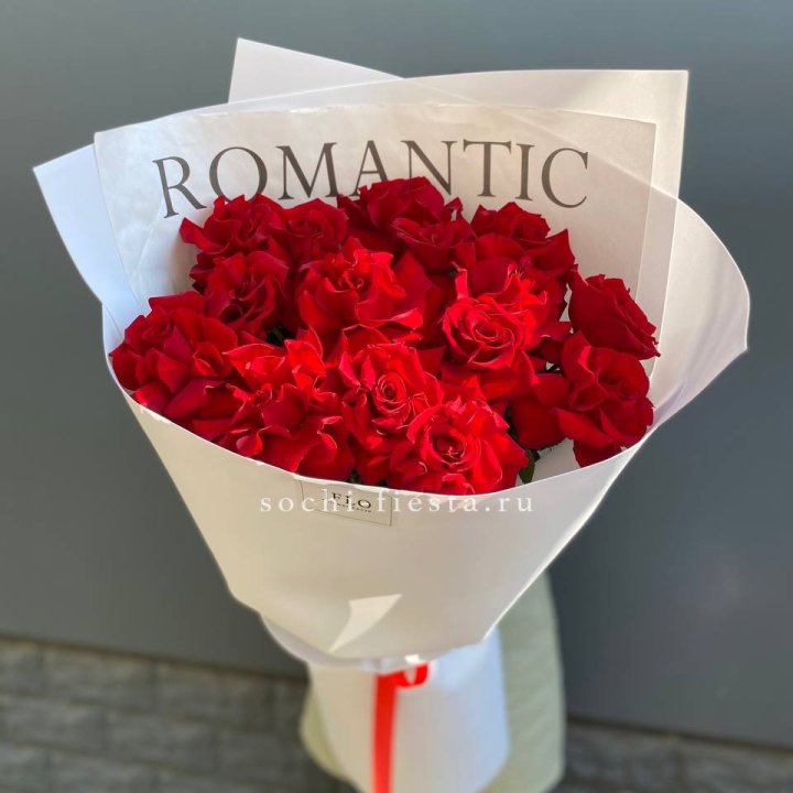 19 высоких роз в оформлении в Новочеркасске