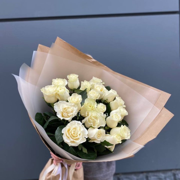  Букет  высоких белых роз   в Новочеркасске