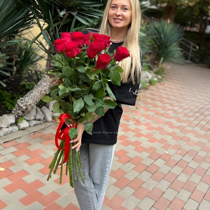 15 высоких красных роз в Новочеркасске