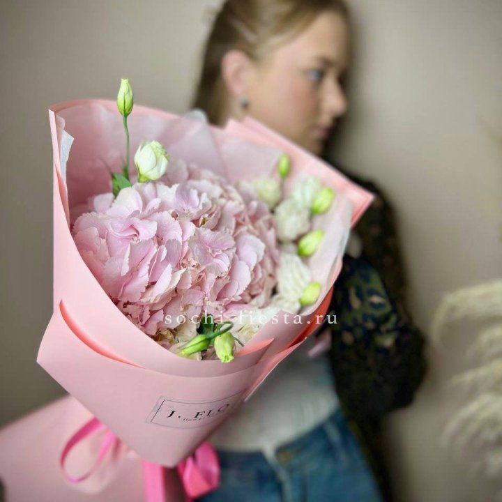 Букет с гортензией №2 в Новочеркасске