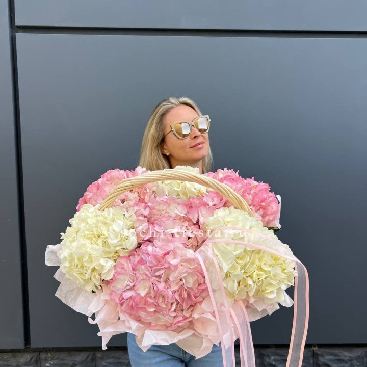 7 гортензий в корзине в Новочеркасске