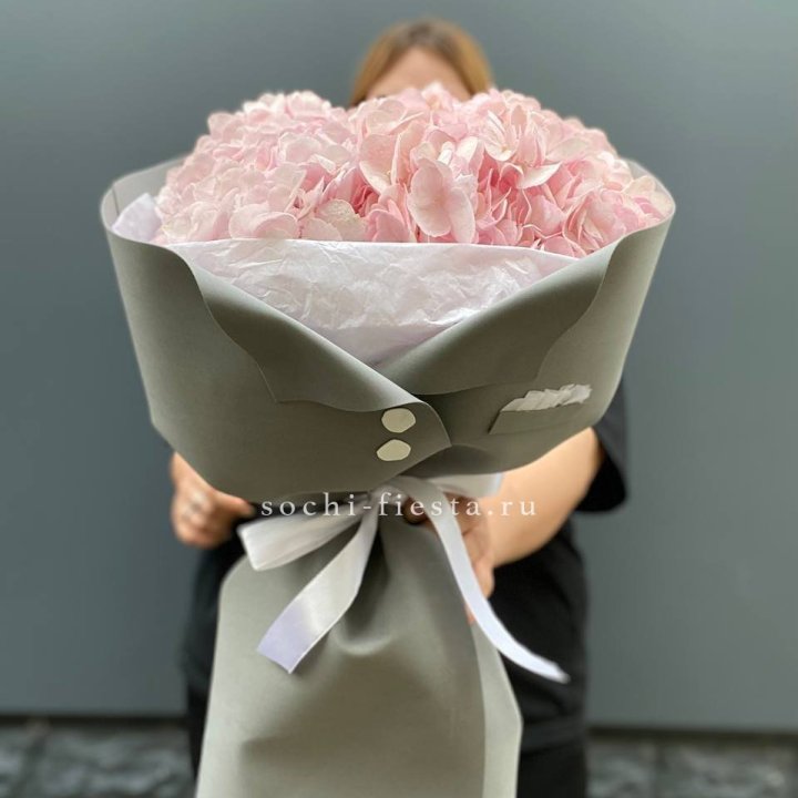  Букет  пиджачок из 5 гортензий в Новочеркасске