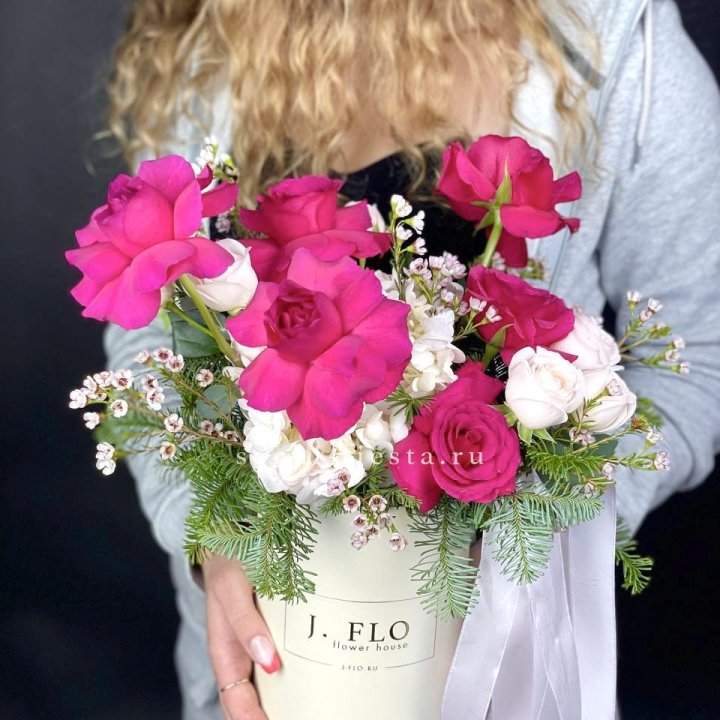 Новогодняя композиция в коробке пинк розе в Новочеркасске