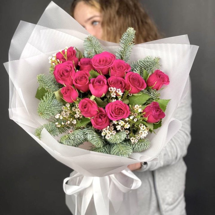 Новогодний букет Елки и Розы в Новочеркасске