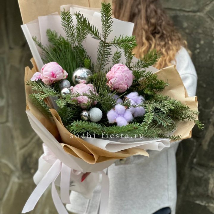 Новогодний букет с пионами  в Новочеркасске
