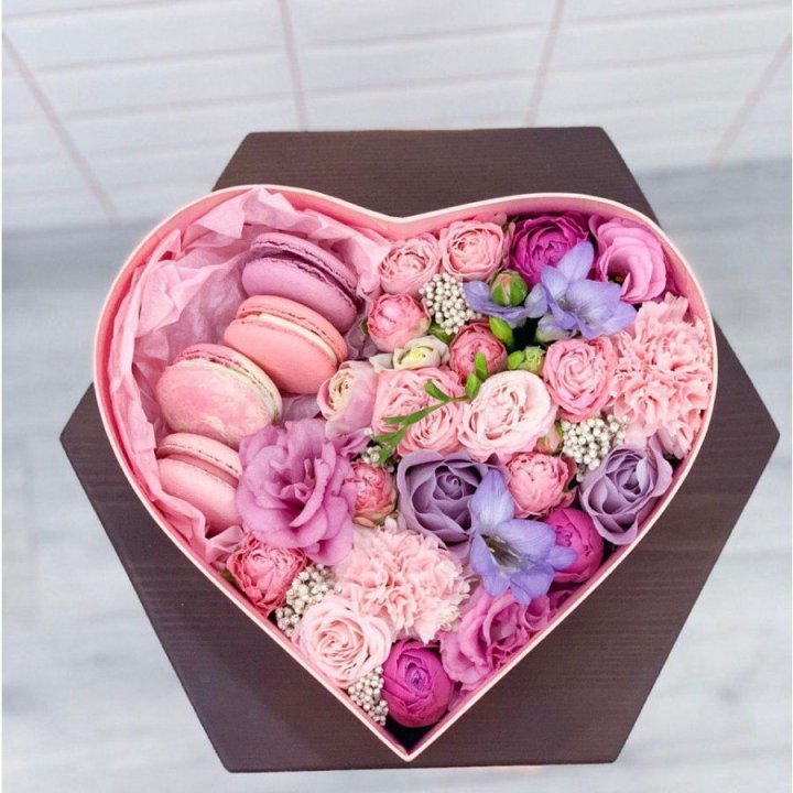 Бокс-сердце с макаронс  в Новочеркасске