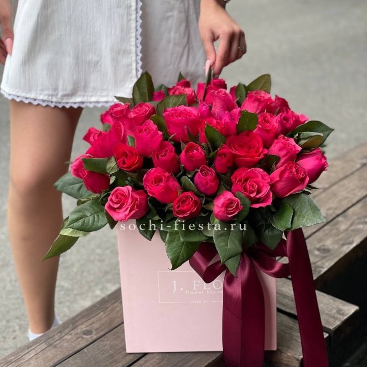 55 алых роз в кубе в Новочеркасске