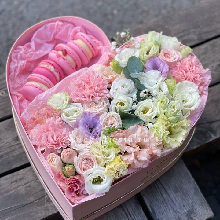 Бокс-сердце с макарон "Пинк" в Новочеркасске