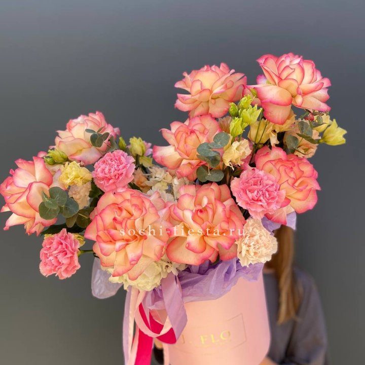 Бокс нежный с розами в Новочеркасске