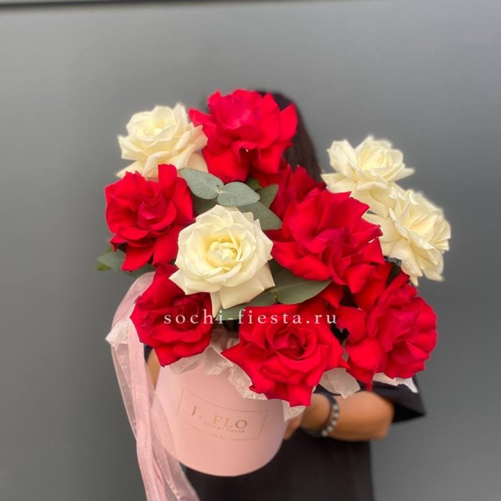 13 Французских роз в боксе в Новочеркасске
