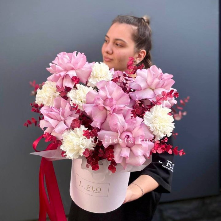 Бокс с французскими розами "Вела вита" в Новочеркасске