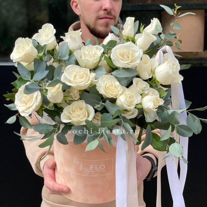 41 белая роз в бархатном боксе в Новочеркасске