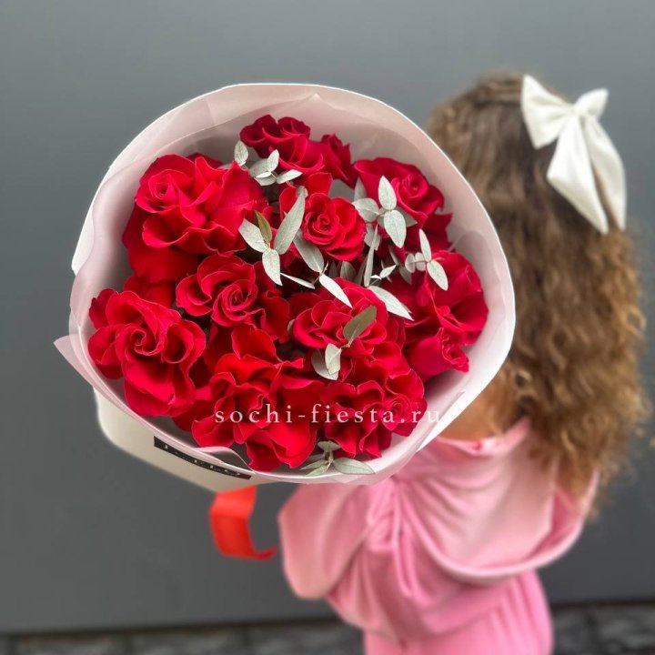 11 Красных французских роз в Новочеркасске