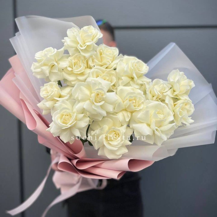 Букет из 15 французских роз Вайт дрим в Новочеркасске