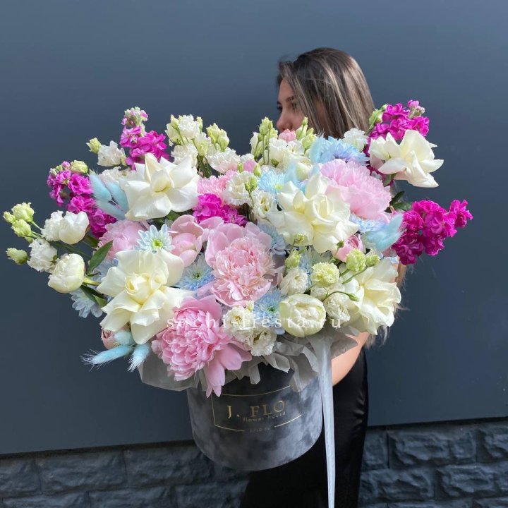 Дизайнерский цилиндр "Пионы гарден" в Новочеркасске