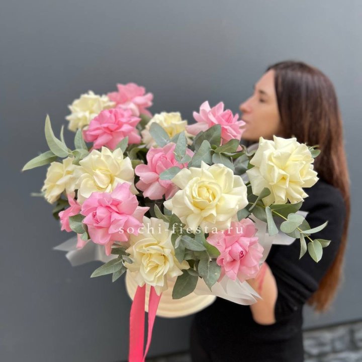 Зефирный бокс из 17 французских роз микс в Новочеркасске