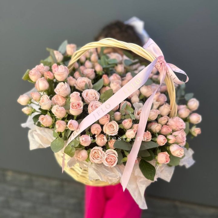 Корзина кустовых пионовидных роз в Новочеркасске